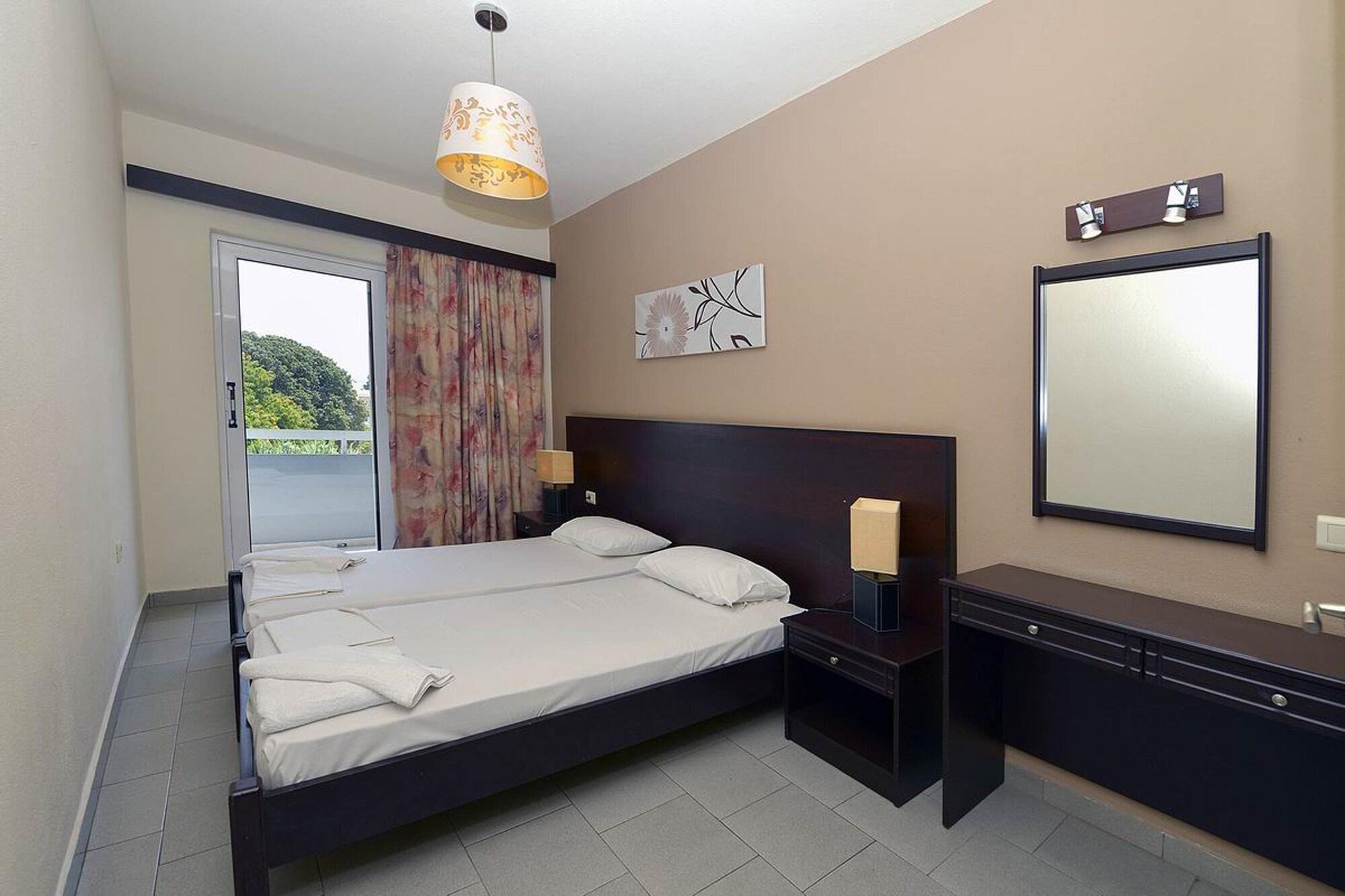 Ialysos City Hotel ภายนอก รูปภาพ