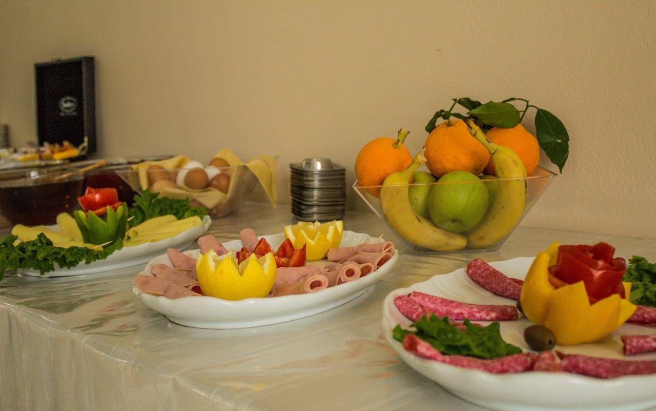 Ialysos City Hotel ภายนอก รูปภาพ